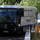 Un furgón de la Guardia Civil traslada a los detenidos de la 'operacion Lezo', el pasado viernes.-EFE / J. J. GUILLÉN