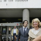 Esperanza Aguirre sale del juzgado de la plaza de Castilla.-Foto: AGUSTÍN CATALÁN