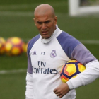 Zinedine Zidane, durante un entrenamiento del Madrid en Valdebebas.-AGUSTÍN CATALÁN