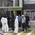 Peritos forenses en la vivienda donde fueron hallados 10 cadáveres en el municipio de Tlajomulco, Jalisco (México).-FRANCISCO GUASCO (EFE)