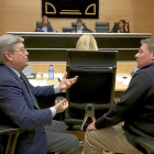 Fernández Santiago y Álvarez, en la comisión. Al fondo Fernández y Mitadiel.-ICAL