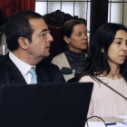 Monserrat González (2D), su hija Triana Martínez (I), y Raquel Gago durante el juicio por el asesinato de la presidenta de la Diputación de León Isabel Carrasco, que recupera hoy la jornada perdida el pasado 27 de enero, cuando se tuvo que suspender la vi-Ical