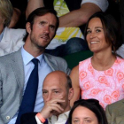 Pippa Middleton y su prometido, James Matthews, en julio de este año.-ANTHONY DEVLIN