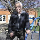 José Angel Recio delenta del colegio que él impulsó a principios de los años 80.-VALENTÍN GUISANDE