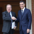 El presidente de la Junta de Castilla y León, Juan Vicente Herrera, se reúne con el presidente del Gobierno, Pedro Sánchez.-ICAL