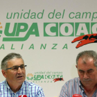 El coordinador autonómico de COAG, Lorenzo Rivera (I), y el secretario autonómico de UPA, Aurelio González-ICAL