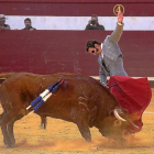 Juan José Padilla, en plena faena.-JOSÉ SALVADOR