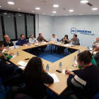 Un momento de la reunión del comité de organización el lunes pasado, que es la que ha llevado a esta situación de caos.-E. M.