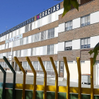Imagen del colegio San Francisco de Asís y del patio donde estaban las niñas que fueron fotografiadas.-J. M. LOSTAU