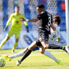 Mojica se dispone a centrar desde la banda en el partido frente al Tenerife.-PHOTO-DEPORTE