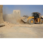 Una excavadora destruye el monasterio de Mar Elian, en Siria.-AP