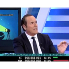 El presentador de 'El Cascabel' de 13TV, Antonio Jiménez, riéndose de lo sucedido en Manchester.-