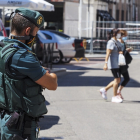 Photogenic/Miguel Ángel Santos. Valladolid. 1/8/2020. Iscar, rebotes del COVID19. Guardia civil por las calles del pueblo