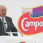 Acto de colocación de la primera piedra de la nueva fábrica de Campofrío, que reemplazará a la antigua planta incendiada el 16 de noviembre de 2014. El presidente de Campofrío, Pedro Ballvé-Ical