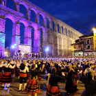 La Asociación Autismo Segovia y el Ayuntamiento de la capital segoviana organizan el intento del récord Guinnes de gente bailando una jota con trajes regionales, durante cinco minutos-ICAL