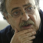 El productor y cineasta Pedro Costa, durante un rodaje en el 2004.-DAVID CASTRO