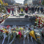 Flores y silencio frente a la tumba del soldado desconocido de Ottawa, asesinado por un yihadista.-Foto: AP / JUSTIN TANG