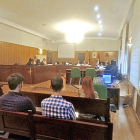 Juicio celebrado ayer en la Audiencia contra el constructor José Ángel R.E, y el bancario Rafael Ramón R.G .-E. M.