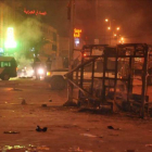 Incidentes en Ettadhamen, en las afueras de Túnez, en la noche del lunes.-AFP / SOFIENE HAMDAOUI