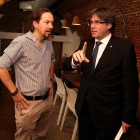 Iglesias y Puigdemont.-RUBÉN MORENO