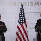 Iván Duque y Mike Pompeo en una cumbre antiterrorismo en Colombia.-AP