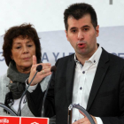 El secretario autonómico del PSOE, Luis Tudanca, y la de Sanidad del partido, Isabel Fernández, y de las Cortes, Mercedes Martín, anuncian novedades en torno al Hospital de Burgos-Ical