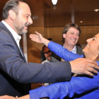 Ábalos saluda a la candidata a las Cortes por Soria Virginia Barcones.-VALENTÍN GUISANDE