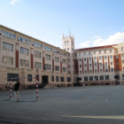 Fachada del colegio La Salle de Valladolid.-E. M.