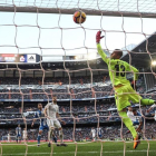 Nacho marca uno de los siete goles del Madrid durante el partido contra el Deportivo en el Bernabéu, de la jornada 20ª.-RODRIGO JIMÉNEZ / EFE