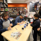 Javier Ikaz y Jorge Díaz firman ejemplares de 'Yo fui a EGB 2' en la librería Oletum de Valladolid-Ical