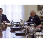 El ministro Margallo, junto a Rajoy, en el Consejo de Ministros extraordinario del lunes.-Foto: EFE / ÁNGLE DÍAZ