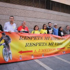 Colectivos ciclistas arroparon a la familia Negro y Martínez en el juicio suspendido el pasado 20 de septiembre.-E. M.
