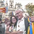 Mónica Oltra y Joan Ribó, frente al Ayuntamiento de Valencia.-Foto: MIGUEL LORENZO