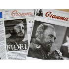 Vista de diferentes periodicos cubanos alusivos al cumpleanos 90 del lider de la revolucion cubana Fidel Castro.-EFE / ERNESTO MATRASCUSA