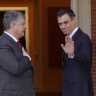 El presidente Sánchez ha recibido a Poroshenko al pie de la escalinata.-ATLAS