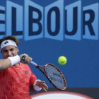 Ferrer devuelve una bola en el partido de segunda ronda.-Foto: NARENDRA SHREITHA / EFE