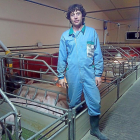 Jesús Cid, ganadero de porcino en su explotación de Bernuy de Coca (Segovia).-E. M.