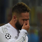 Carvajal, entre lágrimas, después de lesionarse en la final de la Champions.-EFE / PETER POWELL