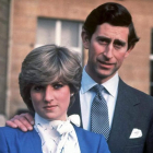 Diana Spencer y Carlos de Inglaterra, el día en que se anunció el compromiso de boda. Primavera de 1981-STR
