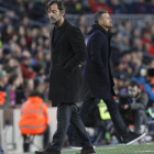 Quique y Luis Enrique ni se miraron durante el derbi de Barcelona.-EFE / QUIQUE GARCIA