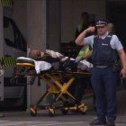 Una víctima del ataque en una mosquita en Christchurch, Nueva Zelanda.-AFP