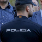 Agentes de la Policía Nacional detienen a dos jóvenes en Segovia-E.M.