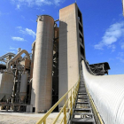 Imagen de la fábrica de cementos Cosmos, de Toral de Los Vados (León)-Efe