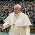 El papa Francisco durante la audiencia general de los miércoles en el aula Pablo VI en el Vaticano-Efe