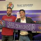 El central Alberto Guitián y el director deportivo Braulio Vázquez, antes de la rueda de prensa.-BALCAZA