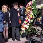 Familiares y amigos de Diana Quer, a la salida del tanatorio, en Madrid.-EFE / RODRIGO JIMÉNEZ