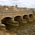 El puente sobre el río Sequillo a su paso por Herrín de Campos, en una imagen de archivo.-El Mundo