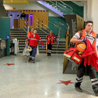 Médicos del 112 en los cines Megarama tras el derrumbe del techo el pasado 14 de febrero.-J. M. LOSTAU