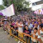 Los aficionados del Real Valladolid reciben al equipo un par de horas antes del comienzo del choque.-MIGUEL ÁNGEL SANTOS