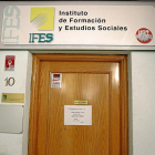 Puerta de entrada a la sede autonómica de IFES en el Paseo Arco de Ladrillo en Valladolid.-J. M. LOSTAU